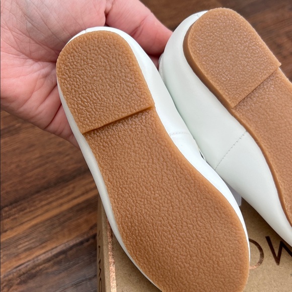 L’amour White Dress Shoes with Bow - Picture 6 of 7